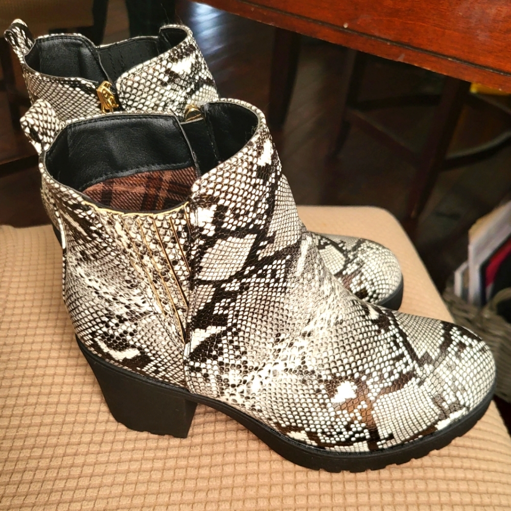 Cute Faux Snakeskin Bootie
